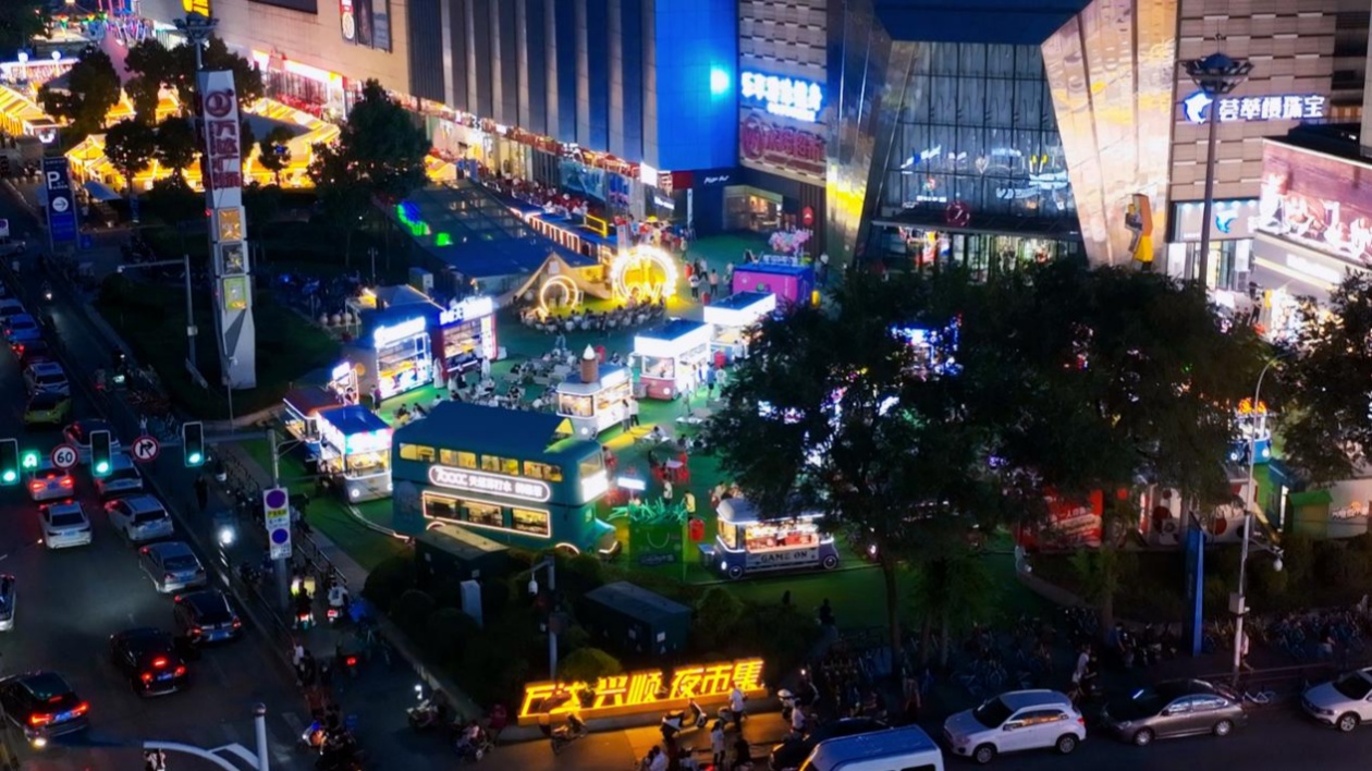 「頂流」美食潮玩一網(wǎng)打盡 瀋陽鐵西區(qū)北一路萬達(dá)興順夜市集踏春而歸