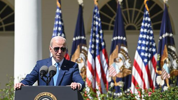 美國(guó)伊利諾伊州持刀殺人案致4死7傷 拜登：震驚！