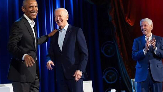 拜登、奧巴馬和克林頓同臺為競選籌款數(shù)千萬美元