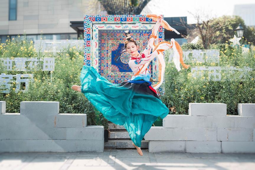 創(chuàng)意地標(biāo)擦出花火   徽州「花事會(huì)客廳」合肥上線(xiàn)