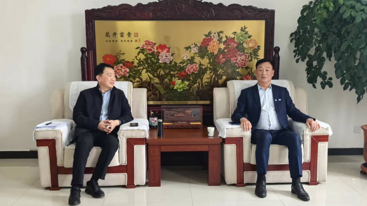 新疆河南工商企業(yè)聯(lián)合會(huì)會(huì)長(zhǎng)孫磊一行參加駐馬店市舉行異地商會(huì)會(huì)長(zhǎng)聯(lián)誼座談會(huì)