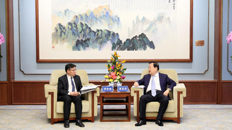 夏寶龍?jiān)诒本?huì)見林世雄一行 對(duì)運(yùn)輸局工作予以充分肯定