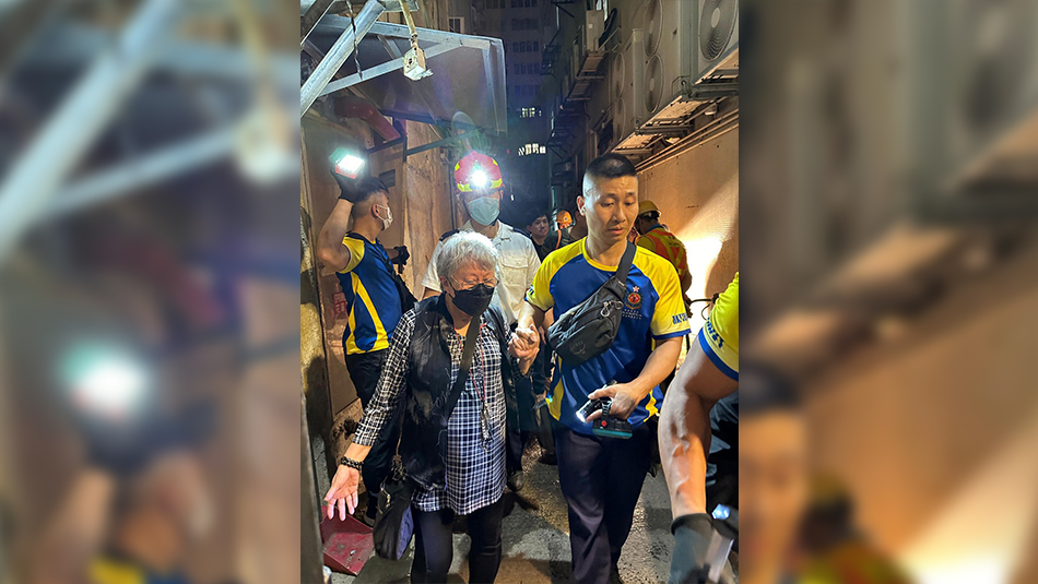 圖集 | 災(zāi)後服務(wù)助人義不容辭 消防處義工隊溫暖人心