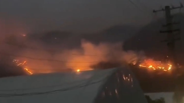 雲(yún)南省宜良縣狗街鎮(zhèn)突發(fā)山火 緊急撲救進行中