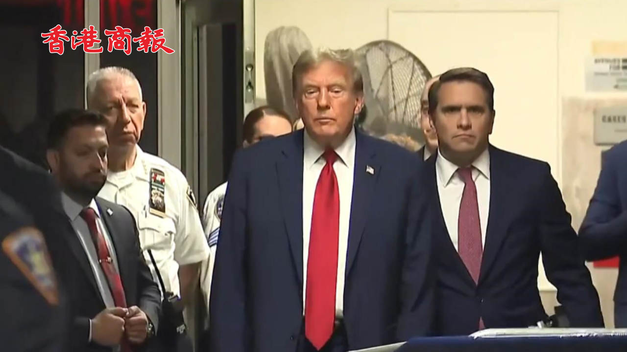 有片｜美國(guó)前總統(tǒng)特朗普封口費(fèi)案開(kāi)庭 並挑選陪審員