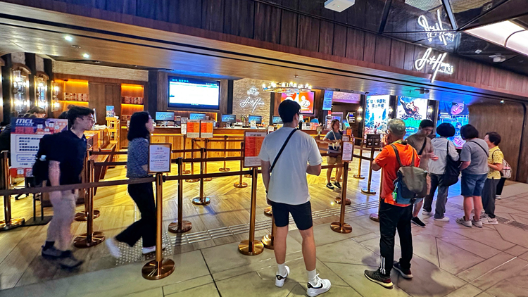 全港戲院日30元票價(jià)開(kāi)賣(mài) 院線網(wǎng)站一度大擠塞 市民稱有吸引力