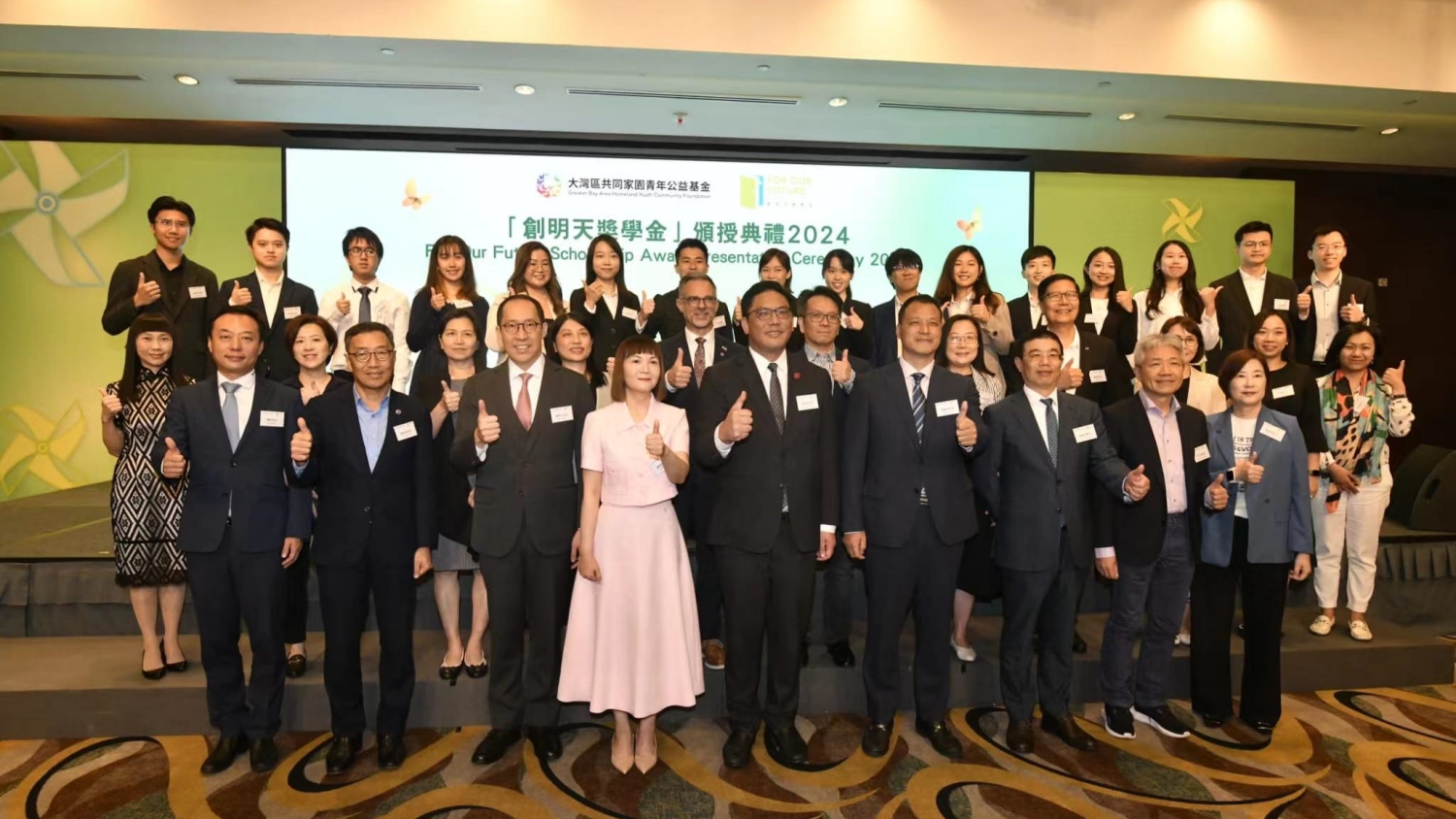 16名品學(xué)兼優(yōu)大學(xué)生 獲頒獎學(xué)金鼓勵