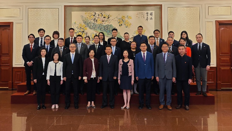 麥美娟率團(tuán)在京研修 學(xué)員獲王靈桂接見(jiàn)