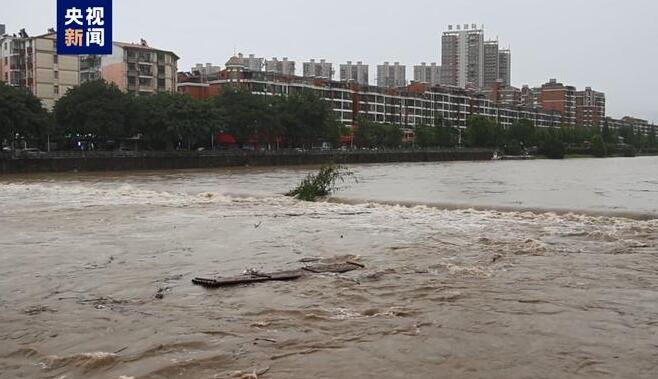 國家防總針對廣東提升防汛應急響應至三級 調(diào)運裝備支援巡堤查險