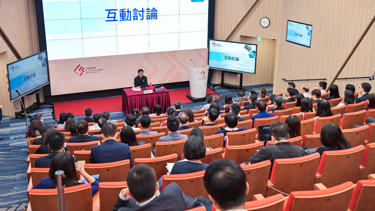 公務(wù)員學(xué)院與北大合辦「當(dāng)代中國的城鄉(xiāng)關(guān)係與城市化」講座