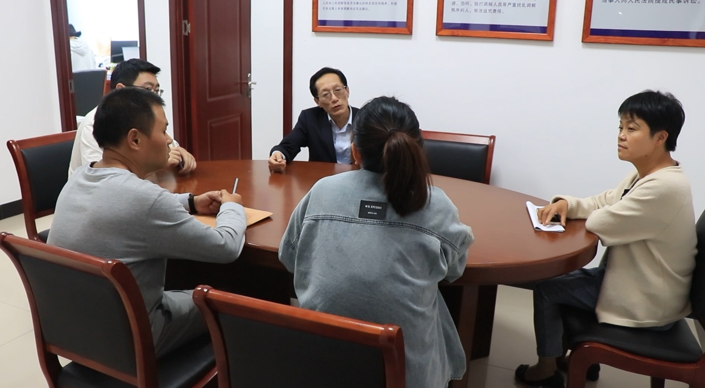 皖歙縣：仲裁服務(wù)「零距離」  巡迴庭審進(jìn)園區(qū)