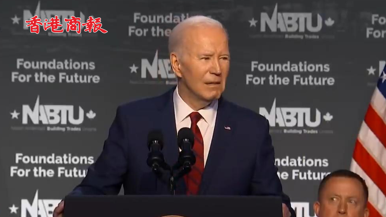 有片丨「再干四年，暫?！?拜登疑似念出提詞器上的停頓提示