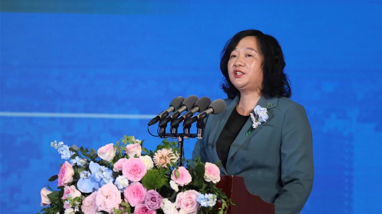 湖南藍(lán)山縣長鄧群：只要來藍(lán)山，一切好商量