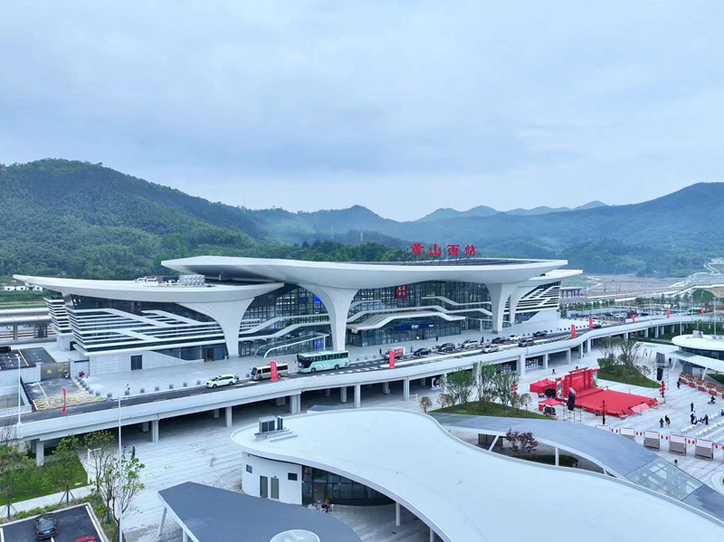 離黃山最近的高鐵站正式運(yùn)營(yíng) 黃山西站串起「兩山一湖」