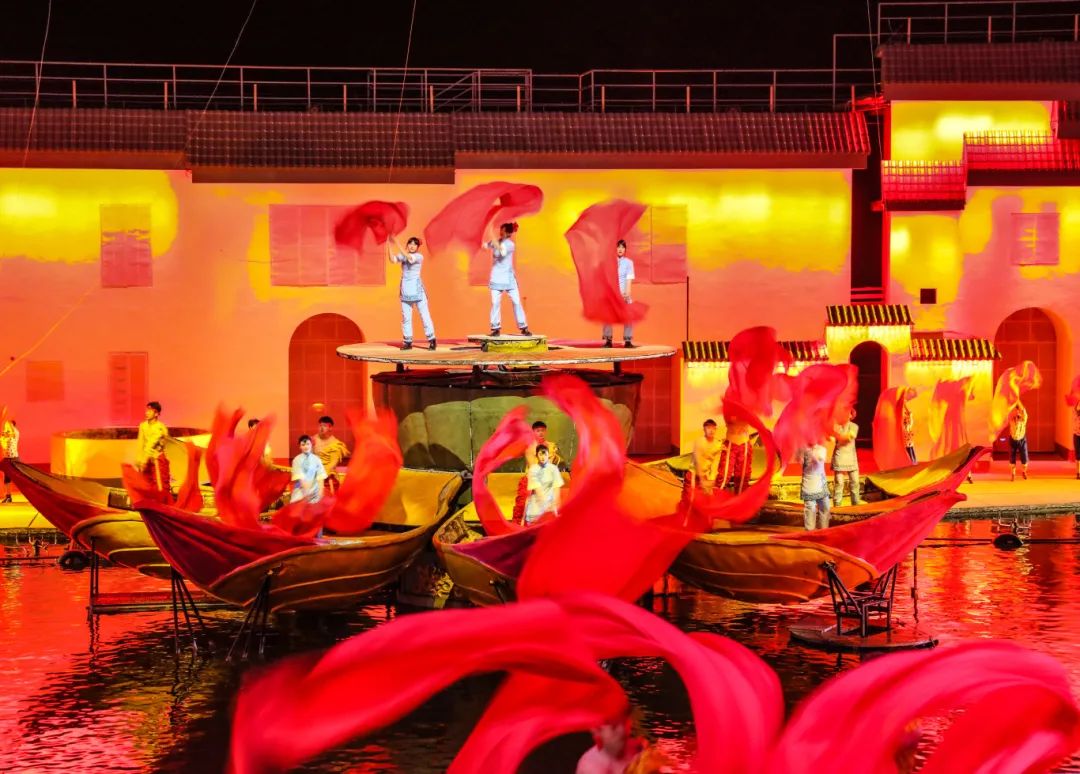 【春遊江淮 樂享五一】「山水村夜」璀璨綻放    黟縣「有戲」阿菊等你?。ㄉ掀? title=