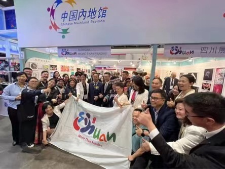 四川文旅展團(tuán)亮相香港國際授權(quán)展 首日拿下百萬元訂單
