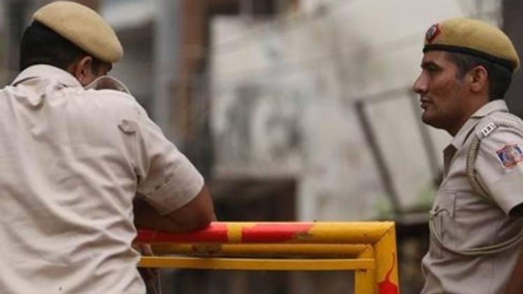 印度一貨車(chē)與卡車(chē)相撞 致8死23傷