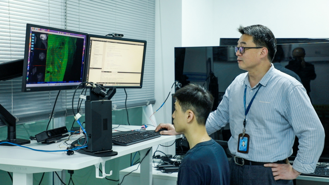 給AI裝一雙「慧眼」 中科院深圳先進(jìn)院團(tuán)隊研發(fā)出多視角4D人臉掃描系統(tǒng)