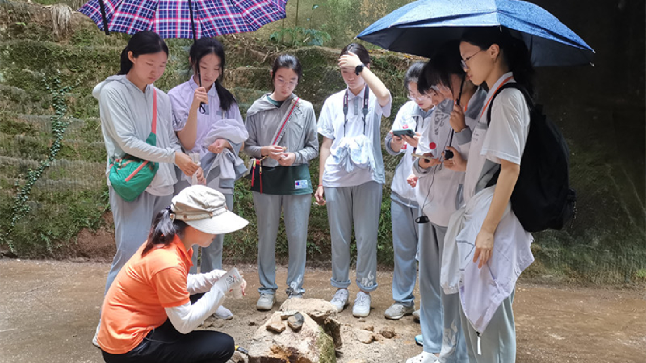 「科普+探謎」 皖黃山市花山謎窟「研途」風(fēng)光獨具