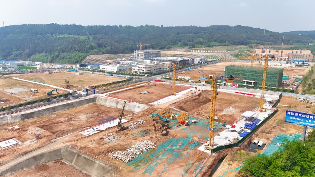 「黃金周」變「攻堅周」 綿陽遊仙重點項目建設(shè)不停工