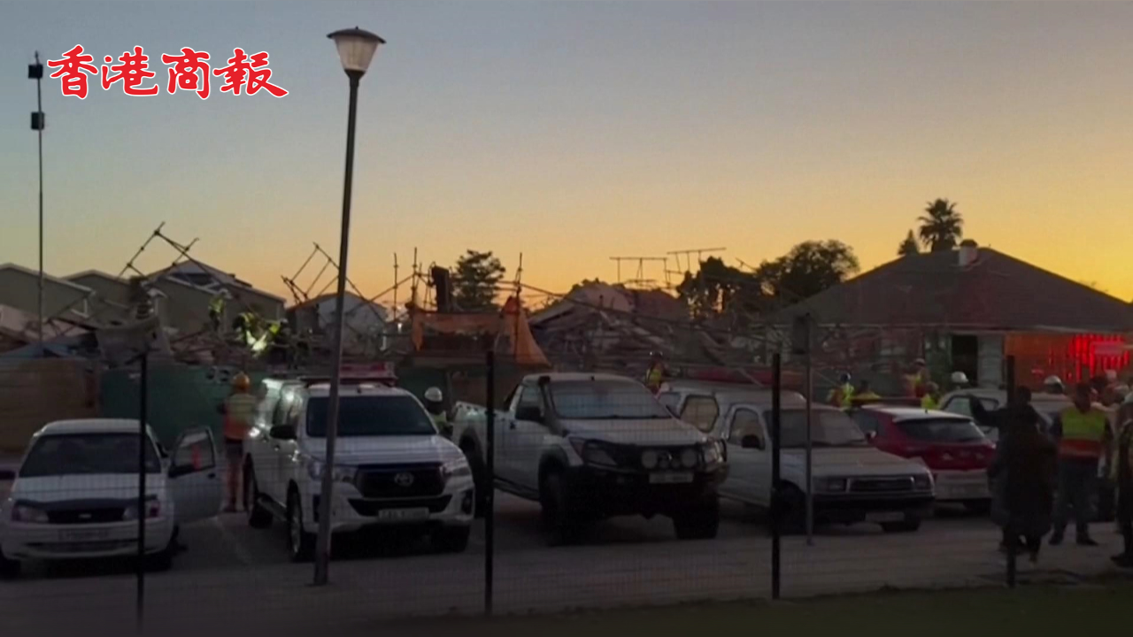 有片丨南非一建築倒塌數(shù)十人被困 事故目前已致3人死亡