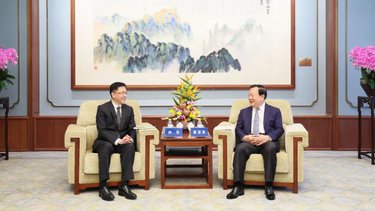 夏寶龍?jiān)诰?huì)見(jiàn)創(chuàng)新科技及工業(yè)局局長(zhǎng)孫東一行