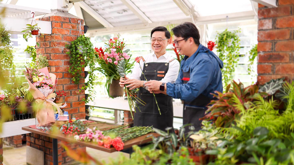 李家超：祝所有媽媽母親節(jié)快樂