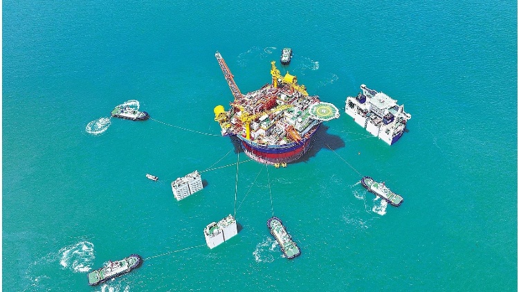 「?？惶枴箚⑦\(yùn)前往珠江口盆地 系亞洲首艘圓筒型「海上油氣加工廠」