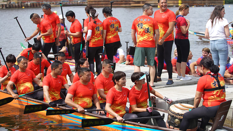中國龍舟隊(duì)亮相布拉格龍舟節(jié)