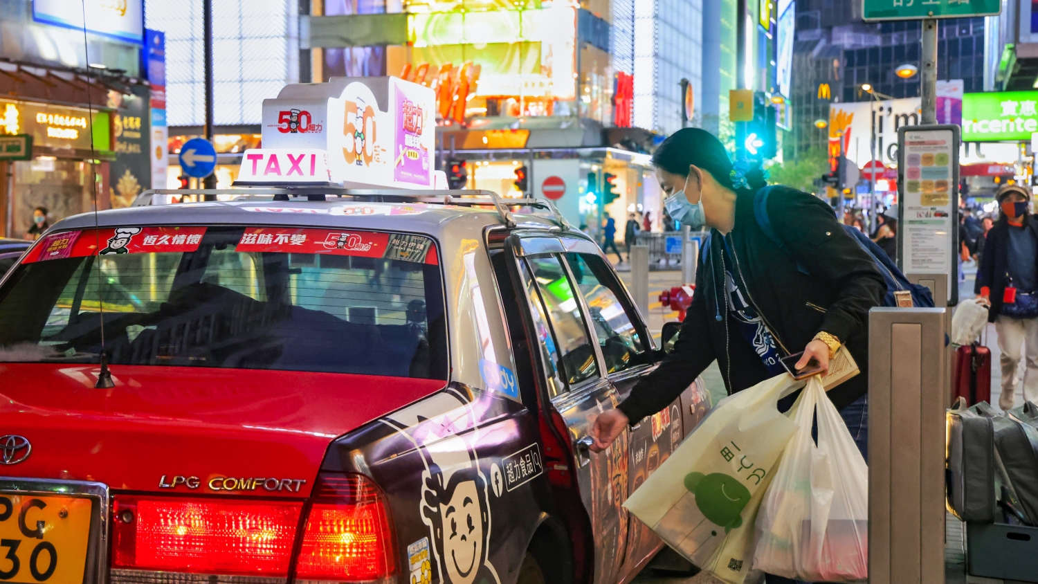 行政會議批準的士調(diào)整收費 落旗加價2元每跳加1至2角