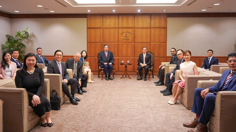 立法會(huì)東盟考察團(tuán)拜會(huì)中國(guó)駐新大使曹忠明 到訪新加坡國(guó)會(huì)