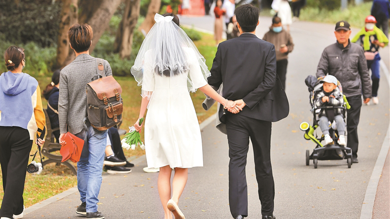 不辦完不打烊！深圳婚姻登記處「5·20」全天為愛守候