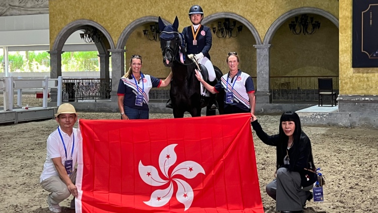 全國馬術(shù)盛裝舞步青少年賽 港隊(duì)傳捷報(bào) 陳寶玲勇奪銅牌