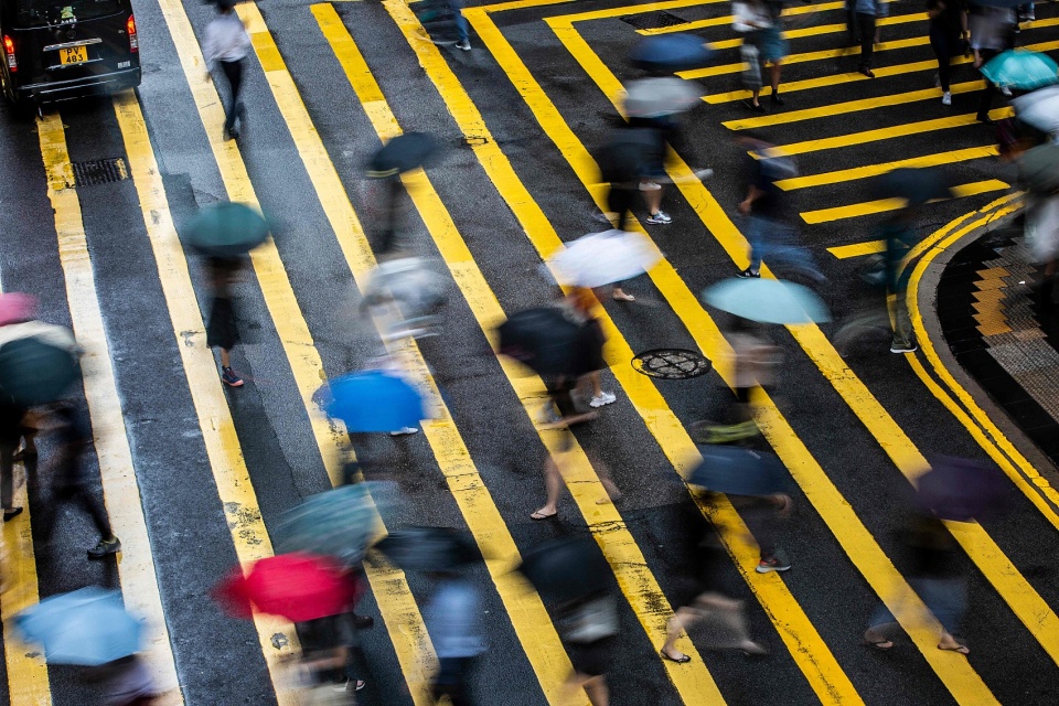 天文臺(tái)：黃雨警告生效 短期內(nèi)廣泛地區(qū)每小時(shí)雨量或超30毫米