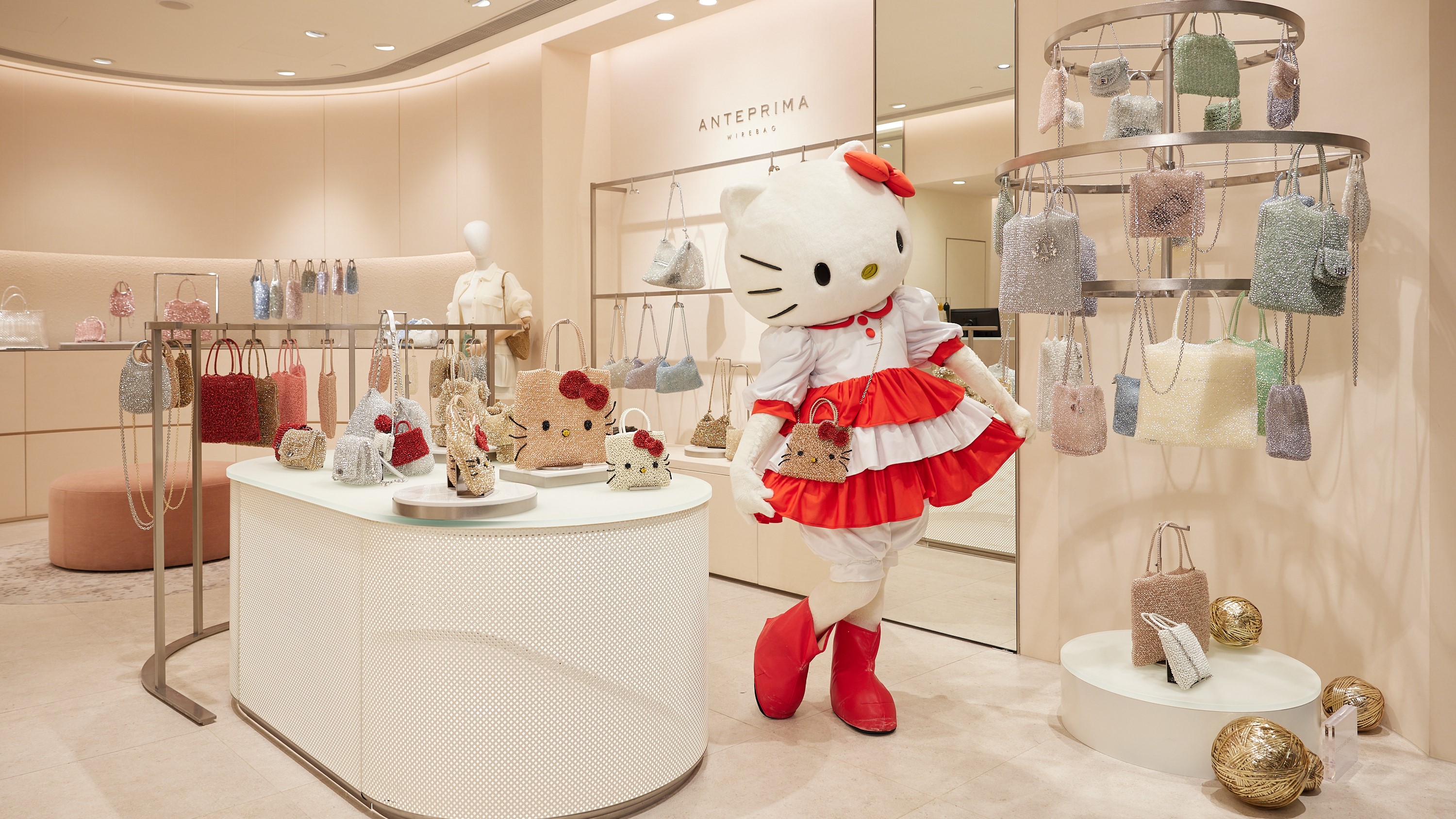 【時尚】粉絲注意！耀眼粉金色HELLO KITTY手袋登場