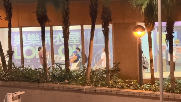 沙田水泉澳廣場(chǎng)快餐店2名職員遭男子斬傷 3人全部送院治理