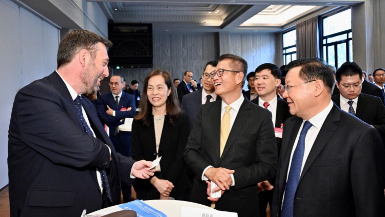 陳茂波出席巴黎粵港澳大灣區(qū)與法國(guó)交流會(huì) 香港是法企拓澳大灣區(qū)市場(chǎng)理想切入點(diǎn)