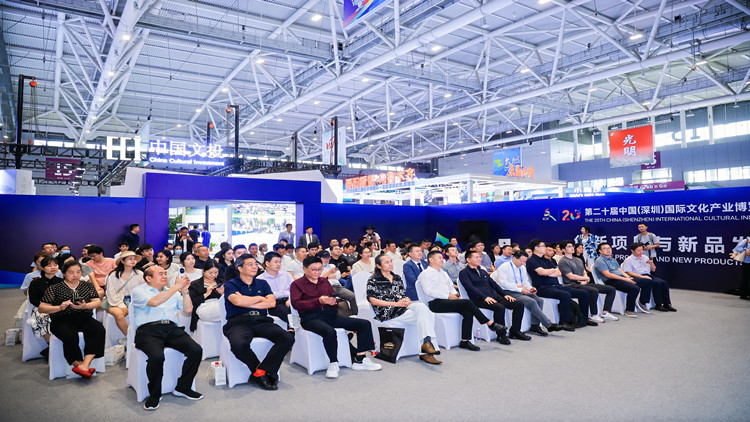 有片 | 舒提啦藝術款旅行箱亮相文博會 