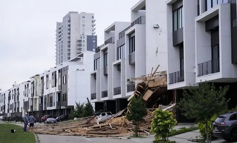 風(fēng)暴襲擊美國得克薩斯州等地 造成至少5人死亡。 