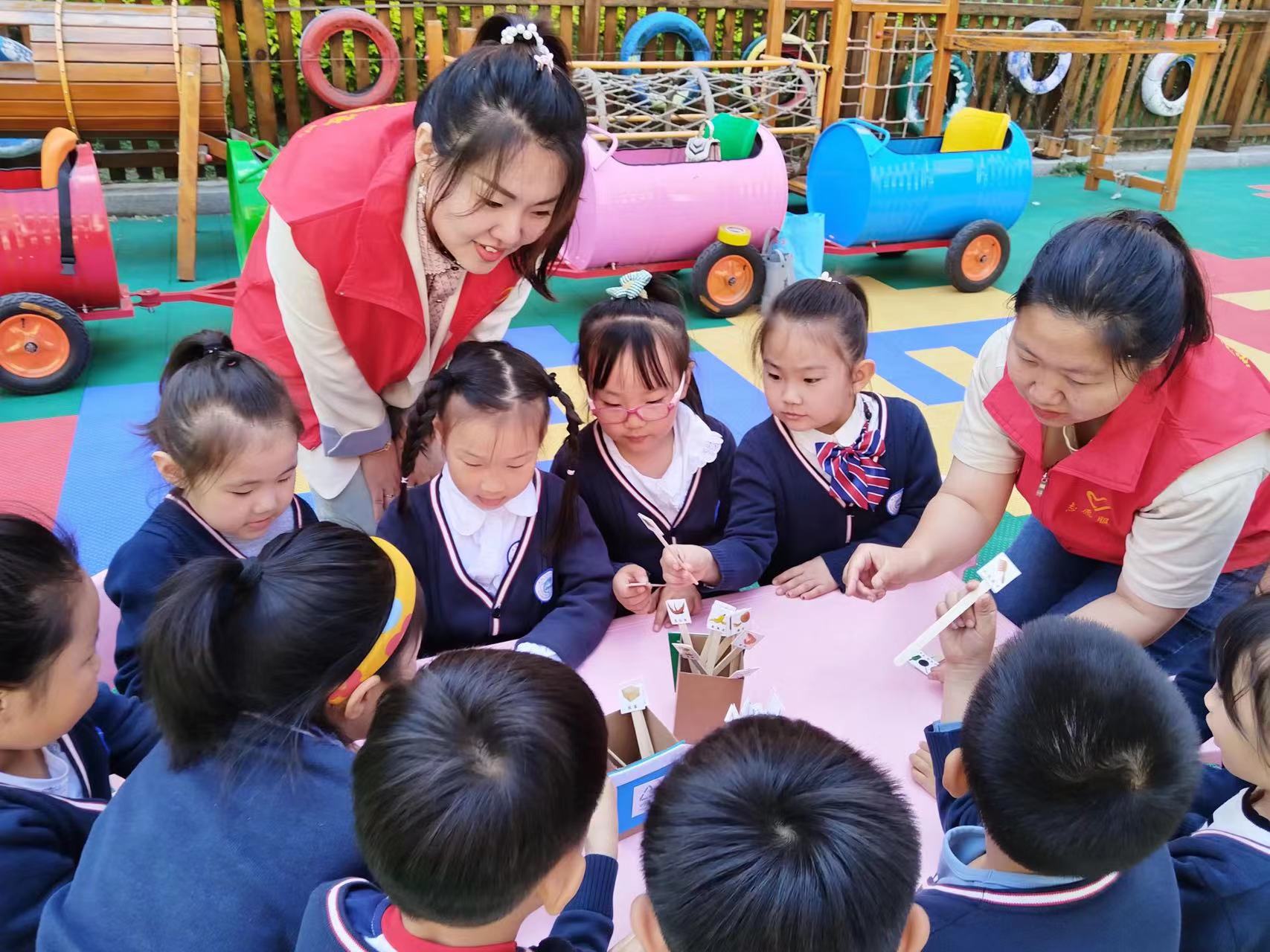 哈市香坊區(qū)新香坊街道長江路社區(qū)開展垃圾分類宣傳活動