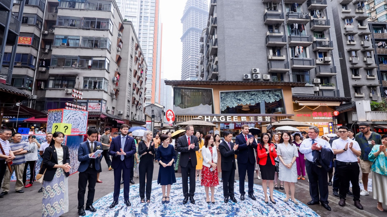 「色彩詩人-木蘭重慶藝術(shù)展」促中匈人文交流
