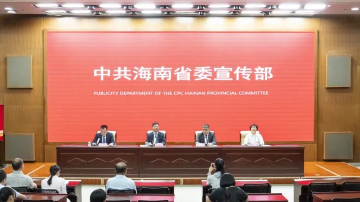 海南省商務(wù)廳廳長張斌答香港商報記者問：全力以赴打好國際旅遊消費中心提檔升級攻堅戰(zhàn)