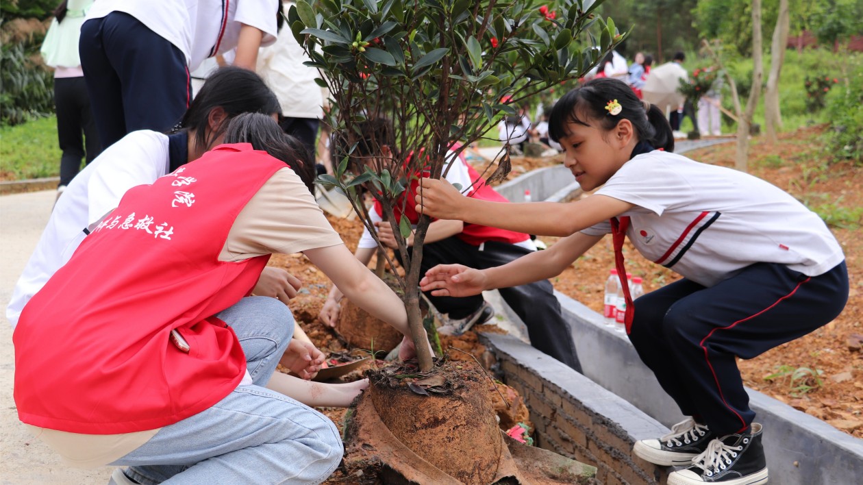 廣東財(cái)貿(mào)職業(yè)學(xué)院「青少年勞動(dòng)教育實(shí)踐基地」成立