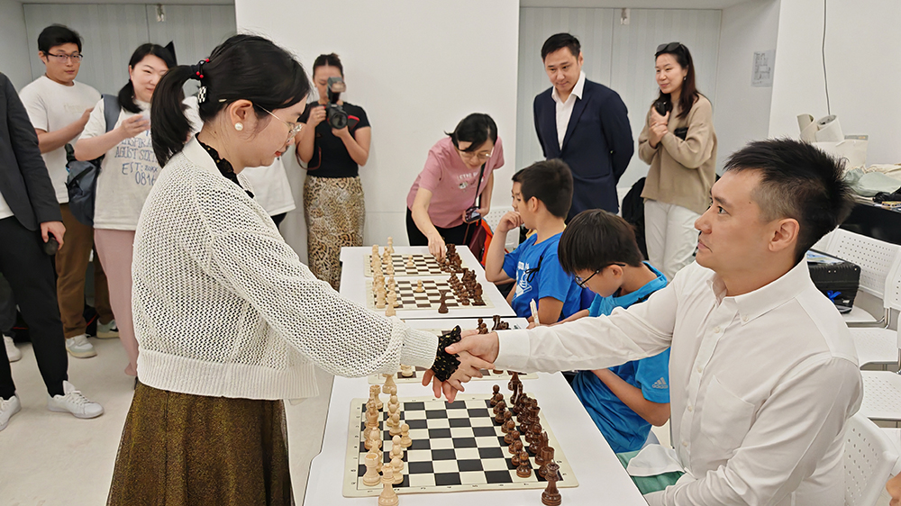 「棋后」譚中怡來(lái)港 與愛(ài)好者共弈國(guó)際象棋