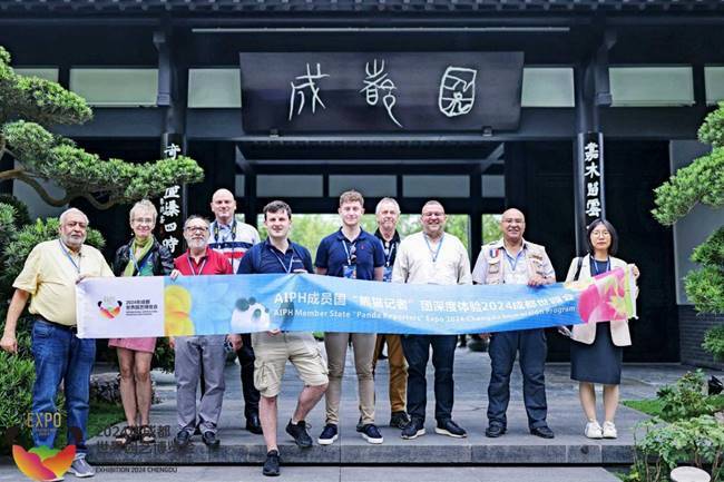 AIPH成員國「熊貓記者」打卡成都世園會 為世園會點(diǎn)讚