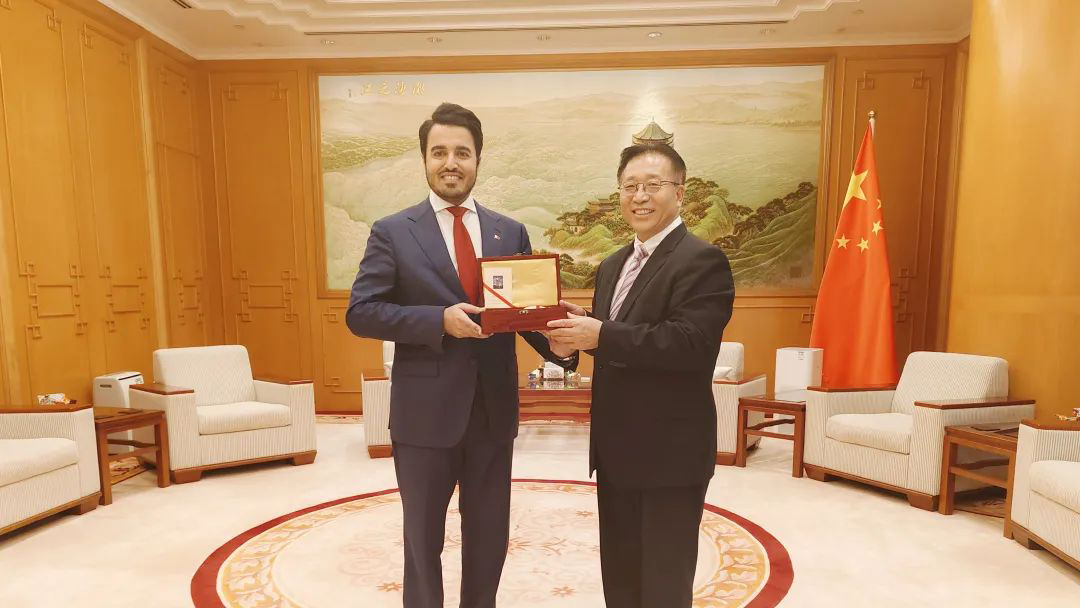 崔建春接受卡塔爾駐港總領(lǐng)事哈吉里離任拜會
