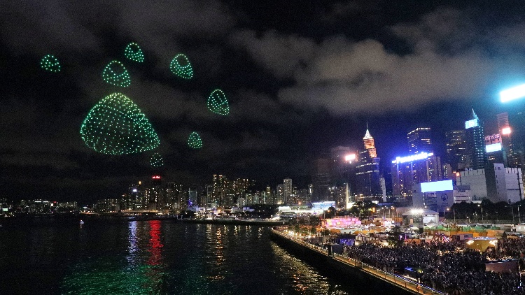 有片丨旅發(fā)局端午節(jié)主題無人機(jī)表演 吸引遊客市民爭(zhēng)相欣賞