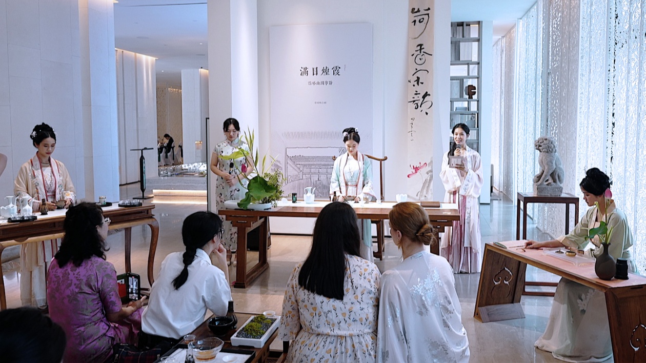 再現(xiàn)兩宋風(fēng)華  《雲(yún)山夢(mèng)華錄》沉浸式體驗(yàn)在珠海南灣優(yōu)雅啟幕