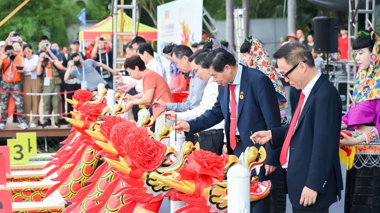 2024年「一帶一路」青年龍舟國(guó)際邀請(qǐng)賽在福建惠安鳴鑼開賽！