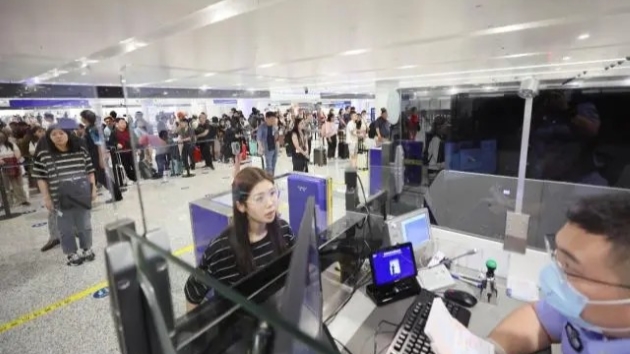 提前4個(gè)月突破200萬大關(guān) 端午杭州口岸出入境人次創(chuàng)新高